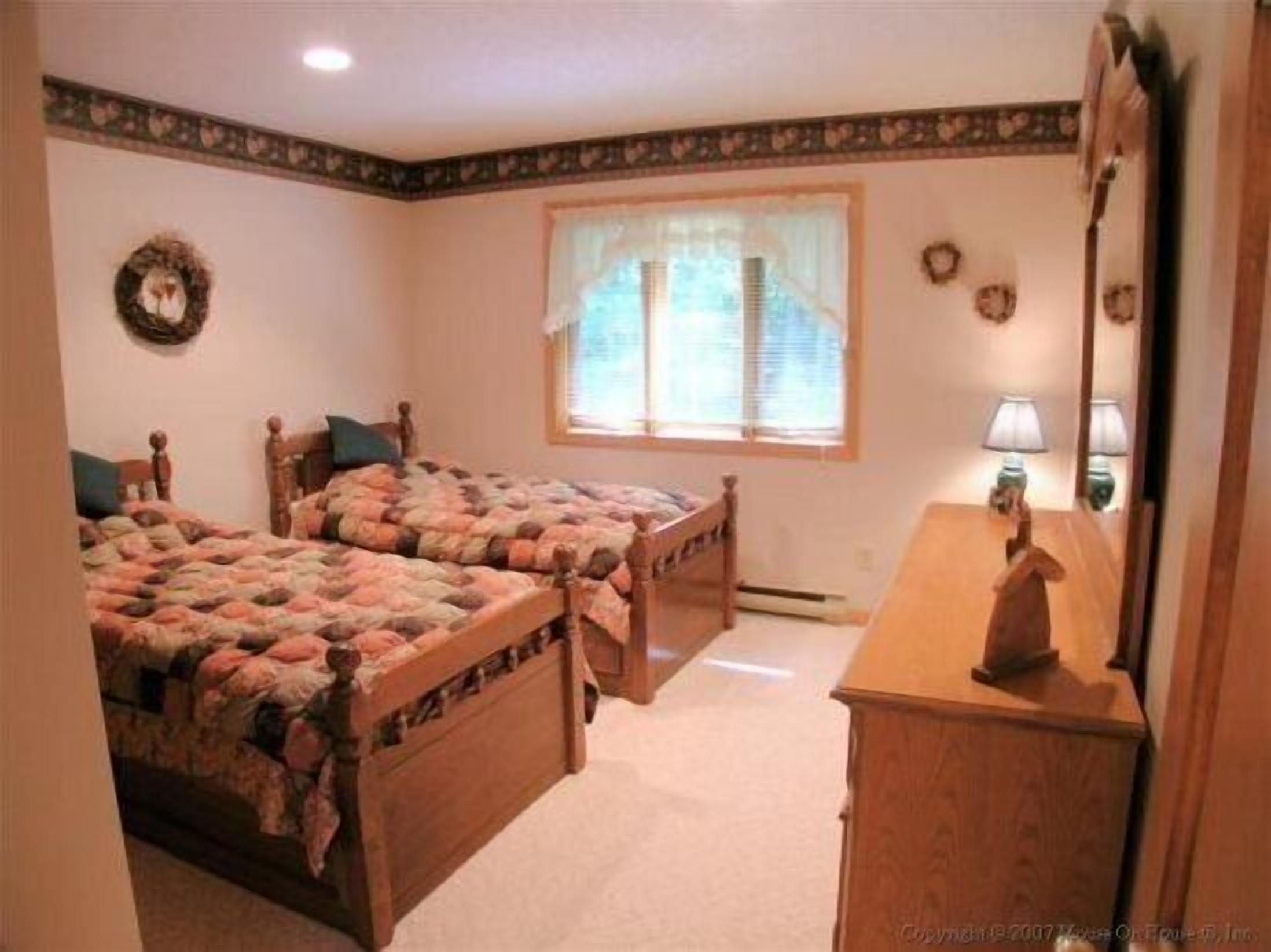 3 bedrooms, desk, free WiFi, bed sheets
