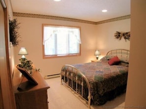 House | 3 bedrooms, desk, free WiFi, bed sheets