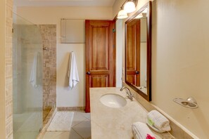 Bathroom - Two-bedroom Apartment (Bahía Ballena)