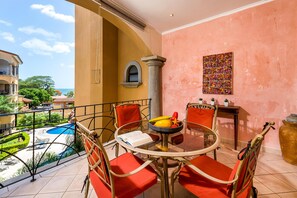 Dining - Apartment With Balcony (Tamarindo)