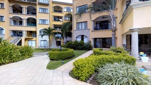 ハウス ベッド (複数台) (Apartment with Balcony) | 外観
