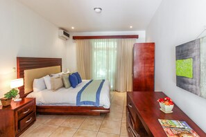 Rumah, 1 Tempat Tidur King (Apartment with Sea View)