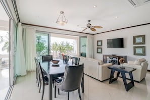 House, Multiple Beds (Apartment with Balcony) | Dining