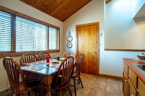 House | Private kitchen | Fridge, microwave, stovetop, dishwasher - Northwoods A5 (Davis)