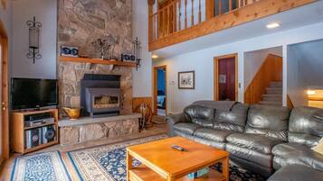 House | Ruang tamu | TV, pendiangan, pemain DVD, stereo