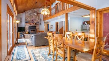 House | Private kitchen | Fridge, microwave, oven, stovetop