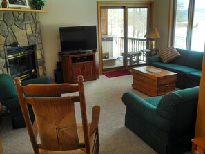 บ้านพัก | ห้องนั่งเล่น | ทีวีจอแบน, เตาผิง, เครื่องเล่นดีวีดี, สเตอริโอ