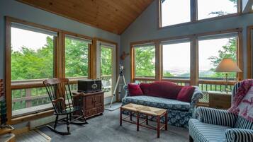 House | Living room | Flat-screen TV, fireplace, DVD player