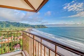 House, Multiple Beds (Apartment with Sea View) | Property grounds