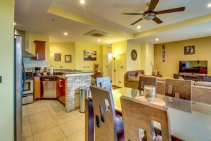 House, Multiple Beds (Apartment with Sea View) | Private kitchen