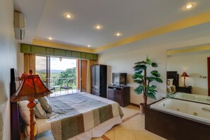 하우스, 침대(여러 개) (Apartment with Sea View)