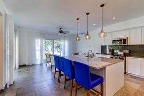 In-room dining - Apartment With Sea View (Pavón)