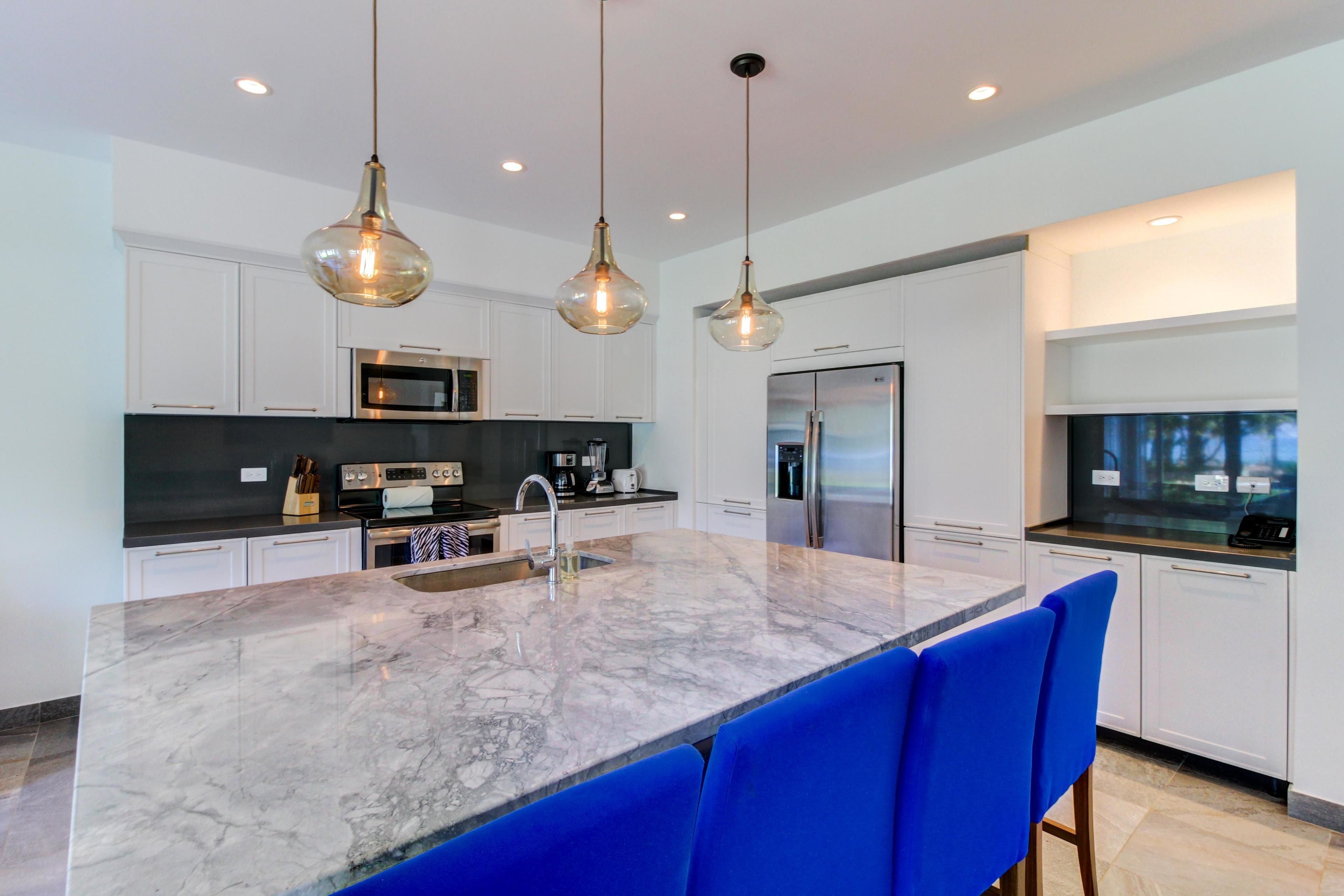 House, 1 King Bed with Sofa bed (Apartment with Sea View) | Private kitchen