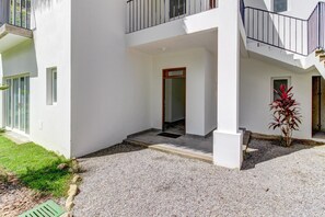 House, 1 King Bed with Sofa bed (Apartment with Sea View) | Property entrance - Apartment With Sea View (Pavón)