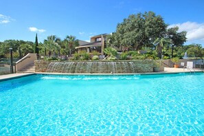 House, 1 King Bed with Sofa bed (Two-Bedroom Apartment) | Pool