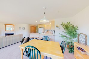 House, Multiple Beds (Two-Bedroom Apartment) | Dining - Two-bedroom Apartment (Chelan)