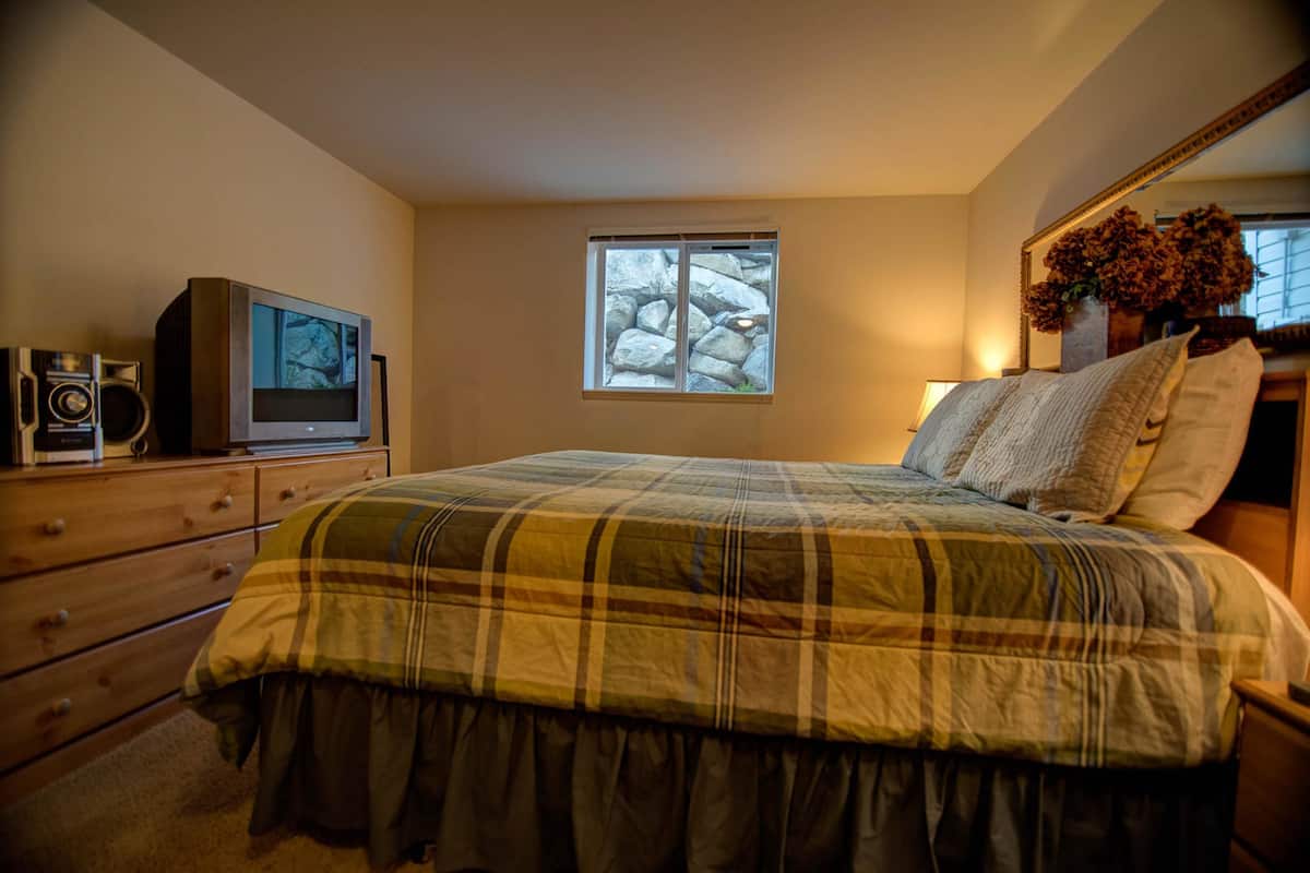House, Multiple Beds (Two-Bedroom Apartment)