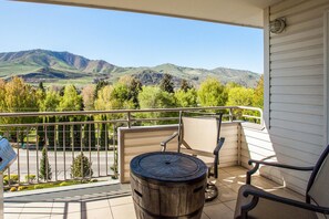 House, Multiple Beds (Two-Bedroom Apartment) | Balcony - Two-bedroom Apartment (Chelan)