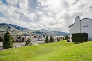 House, Multiple Beds (Two-Bedroom Apartment) | Property grounds