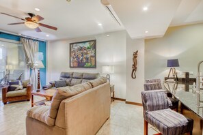 บ้านพัก, หลายเตียง (Apartment with Sea View) | บริเวณนั่งเล่น