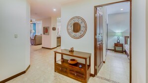 บ้านพัก, หลายเตียง (Apartment with Sea View) | ภายใน