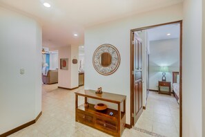 House, Multiple Beds (Apartment with Sea View) | Interior