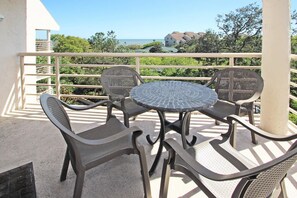 House, Multiple Beds (Two-Bedroom Apartment) | Dining