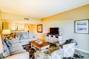 House, Multiple Beds (Two-Bedroom Apartment) | Living room