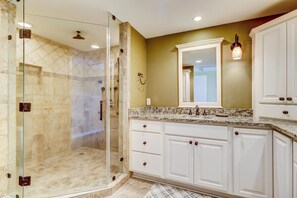 House, Multiple Beds (Two-Bedroom Apartment) | Bathroom - Two-bedroom Apartment (Hilton Head Island)