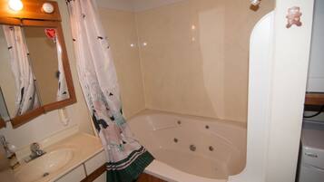 House | Pancuran Bilik Mandi