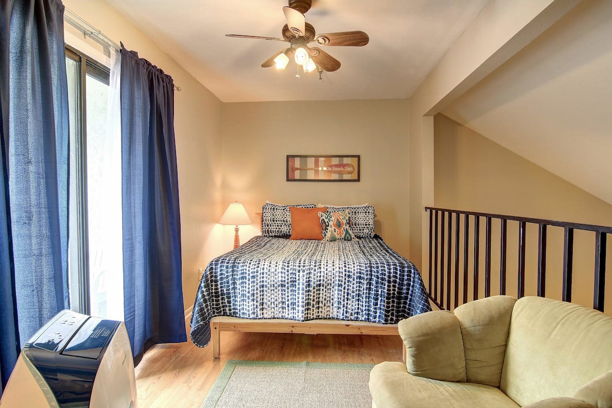 House, 1 Queen Bed with Sofa bed (One-Bedroom Apartment)