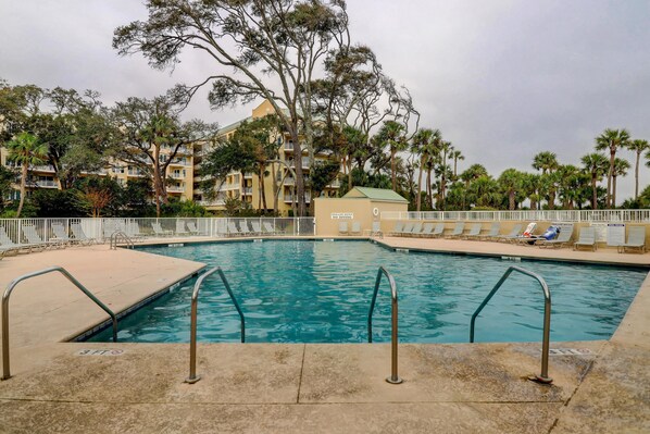 House, Multiple Beds (Three-Bedroom Apartment) | Outdoor pool