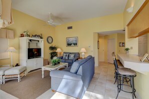 House, Multiple Beds (Three-Bedroom Apartment) | Living area