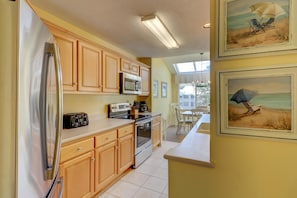 House, Multiple Beds (Three-Bedroom Apartment) | Private kitchen