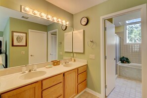 House, Multiple Beds (Three-Bedroom Apartment) | Bathroom