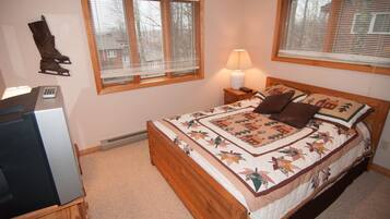 3 bedrooms, desk, free WiFi, bed sheets