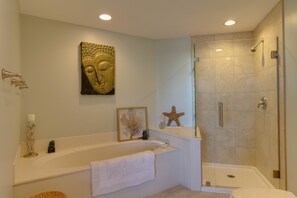 Casa, varias camas (Two-Bedroom Apartment) | Baño