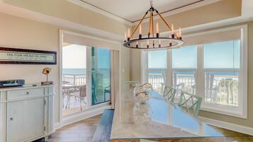 House, Multiple Beds (Three-Bedroom Apartment) | Private kitchen