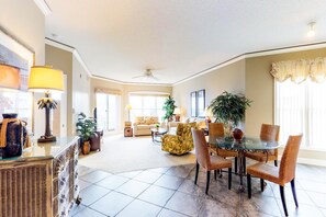 Talo, useita sänkyjä (One-Bedroom Apartment) | Oleskelualue