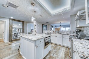 Casa, varias camas (Two-Bedroom Apartment) | Cocina privada