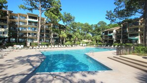 Outdoor pool - Two-bedroom Apartment (Hilton Head Island)