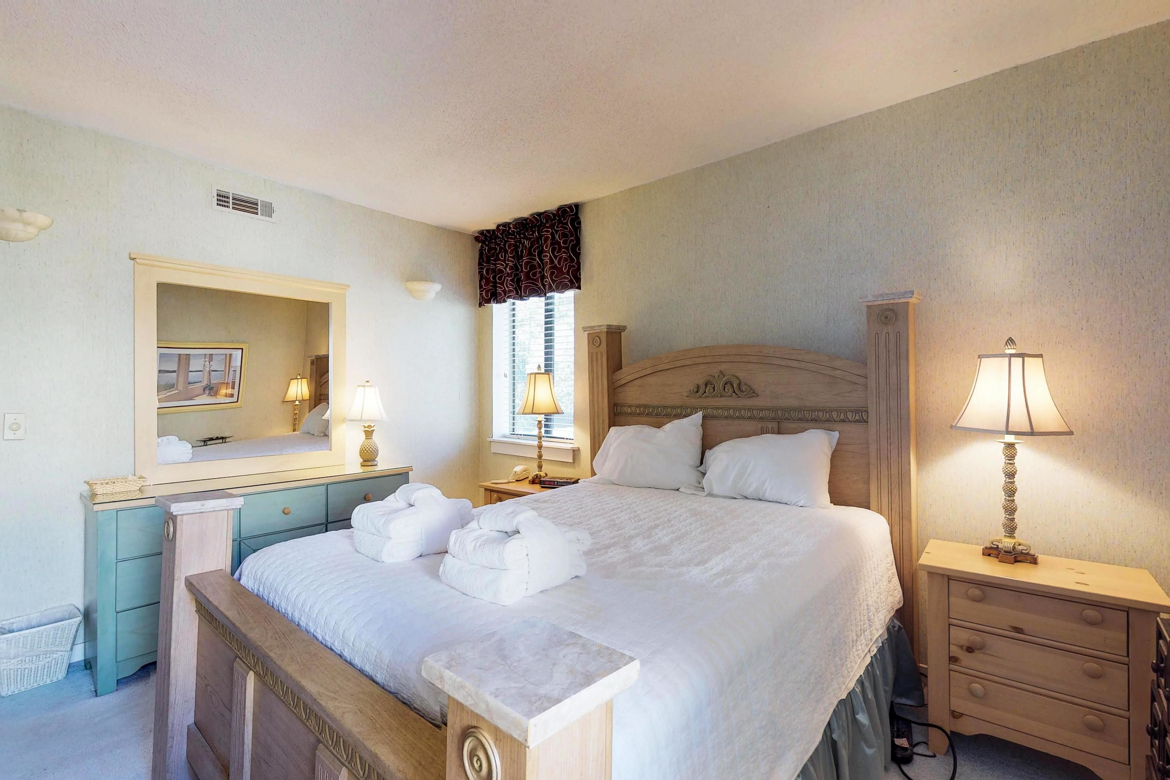 House, 1 Queen Bed with Sofa bed (Two-Bedroom Apartment)