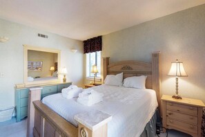 House, 1 Queen Bed with Sofa bed (Two-Bedroom Apartment) - Two-bedroom Apartment (Hilton Head Island)