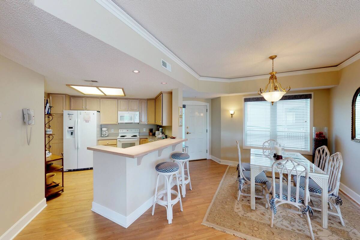 House, Multiple Beds (Two-Bedroom Apartment) | Private kitchen