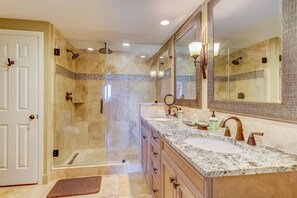 House, Multiple Beds (Three-Bedroom Apartment) | Bathroom - Two-bedroom Apartment (Hilton Head Island)