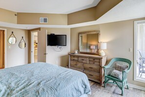 House, 1 King Bed with Sofa bed (Two-Bedroom Apartment)