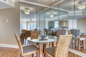 Talo, 1 suuri parisänky ja vuodesohva (One-Bedroom Apartment) | Yksityinen keittiö