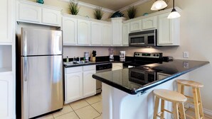 House, Multiple Beds (Three-Bedroom Apartment) | Private kitchen
