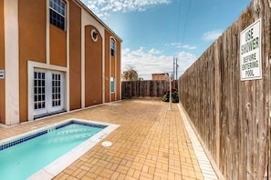 House, Multiple Beds (Three-Bedroom Apartment) | Pool