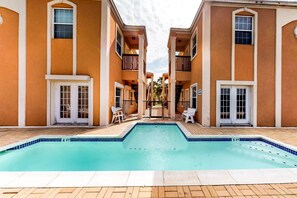 House, Multiple Beds (Three-Bedroom Apartment) | Pool